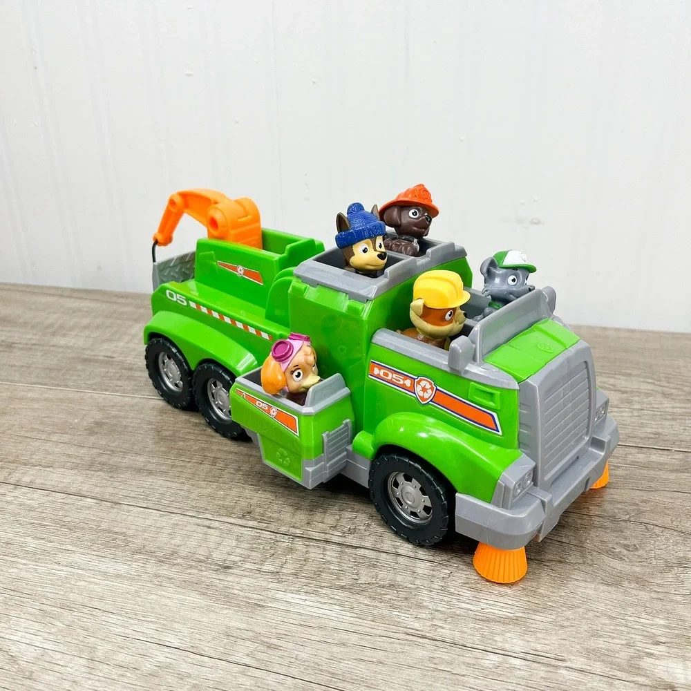 Paw Patrol Rocky Reuse It Deluxe Truck Green Recycling Vehicle with 5 Figures